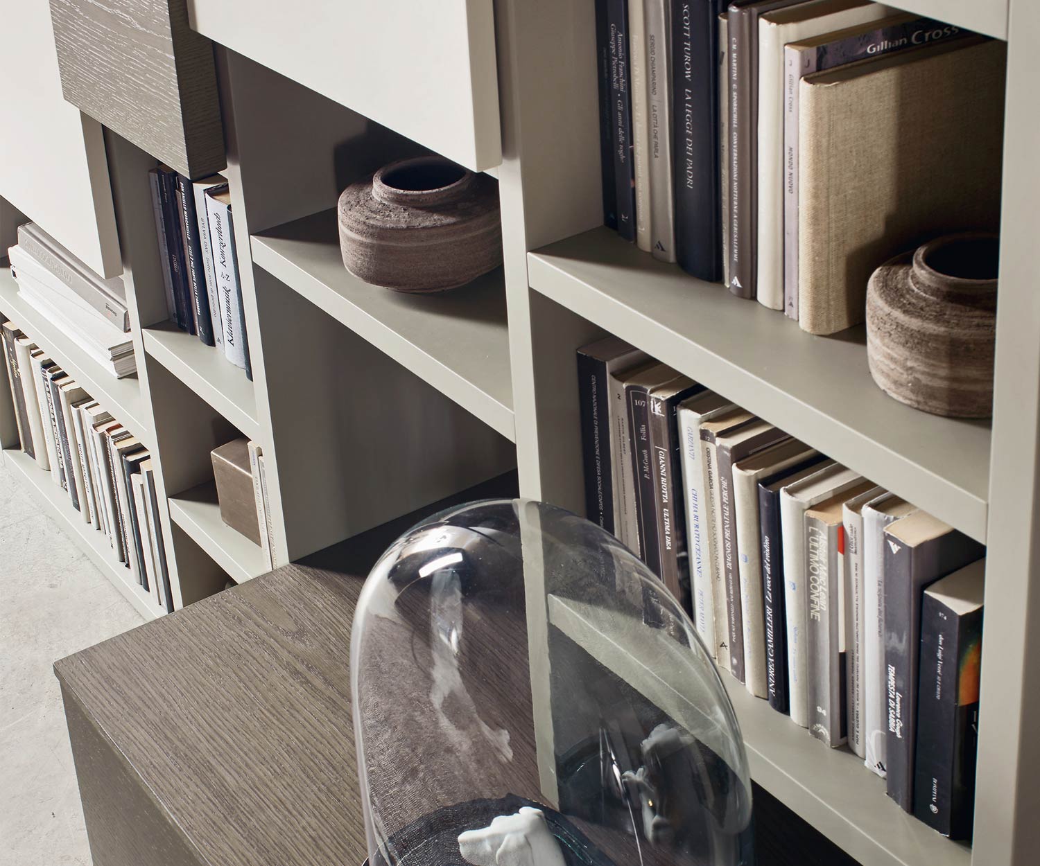 Livitalia Design wandmeubel C45 in detail Boekenkast met deuren