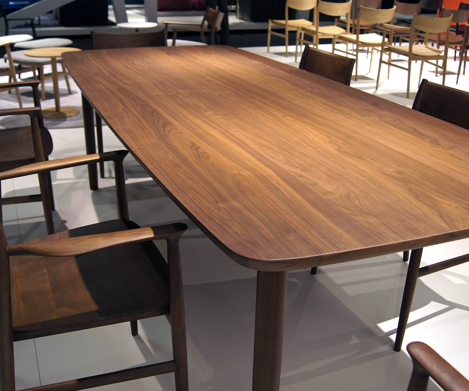 Conde House Kamuy designtafel tafelblad in walnootfineer